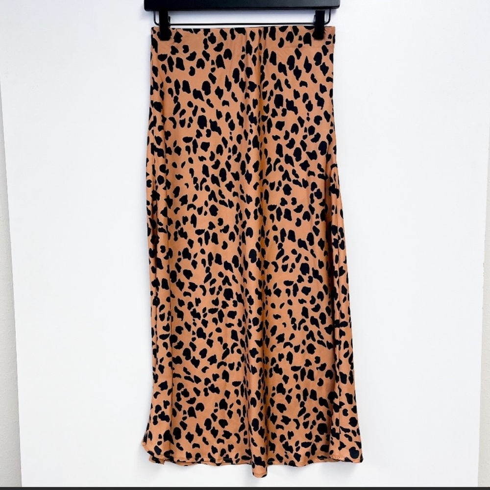 Leopard print skirt Urban Outfitters!